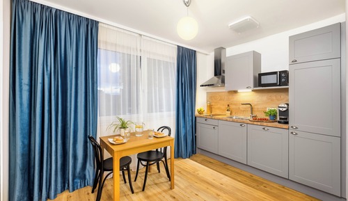 Estudio superior, balcón