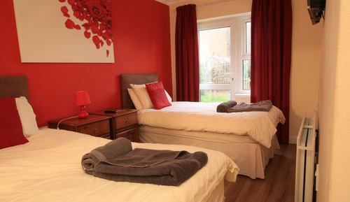 Apartamento superior, baño privado, vistas parciales al mar (Garden Apartment)