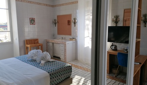 Habitación doble superior, 1 cama de matrimonio, vistas a la piscina