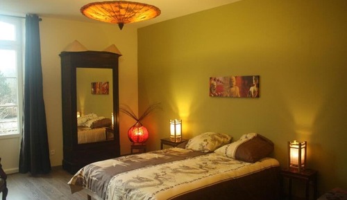 Habitación triple familiar, varias camas, balcón, vistas a la piscina