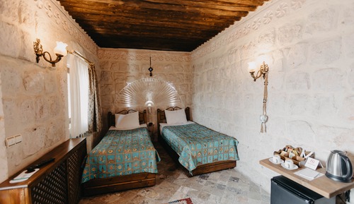 115 - YAFES HEZEN ROOM