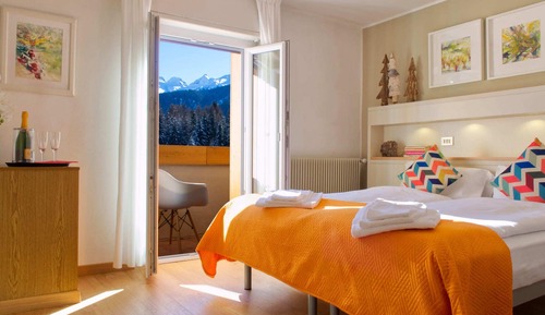 Habitación superior con 1 cama doble o 2 individuales