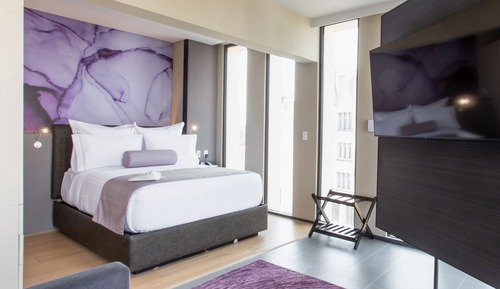 Habitación, 1 cama de matrimonio, cocina básica, vistas a la ciudad