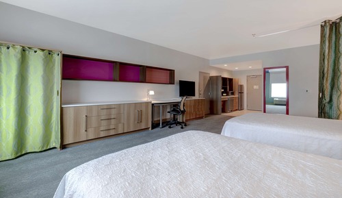 Estudio, 2 camas de matrimonio (Mobility & Hearing, Roll-in Shower)