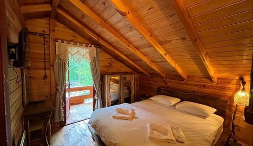 Bungalow familiar, 2 habitaciones, fumadores, vistas al río