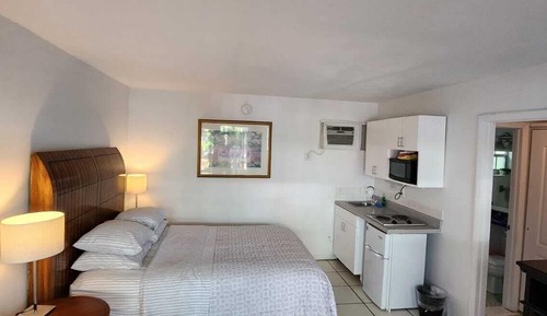 Estudio, 1 cama de matrimonio, no fumadores, vistas al jardín