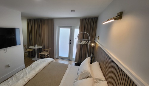 Estudio Deluxe, 1 cama de matrimonio grande, no fumadores, vistas a la piscina