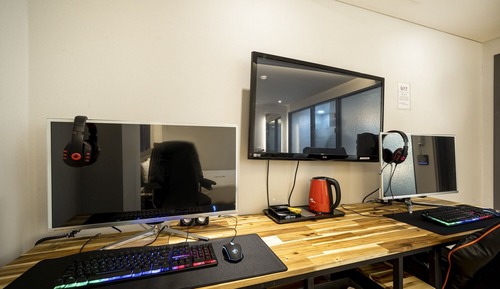 Room (2 High Performing PC Room (Business U)