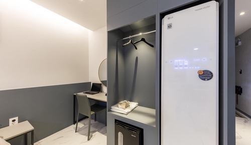 Room (Twin Room (All rooms have 65-inch TVs)