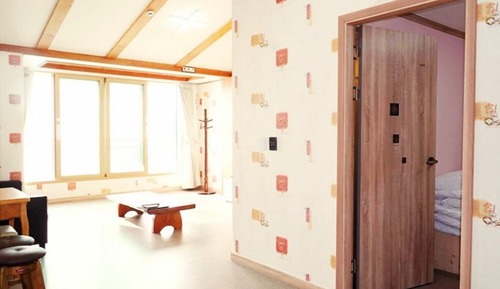 Room (Building 5 Room 202 (seawater pool hi)