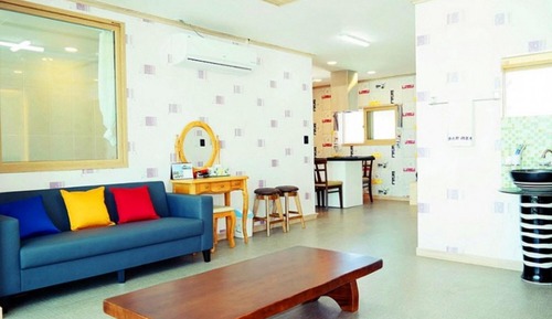 Room (Building 4 Room 101 (Seawater pool Hi)