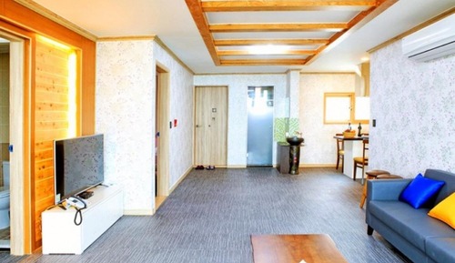 Room (Building 2 Room 102 (Salt Water Hot S)