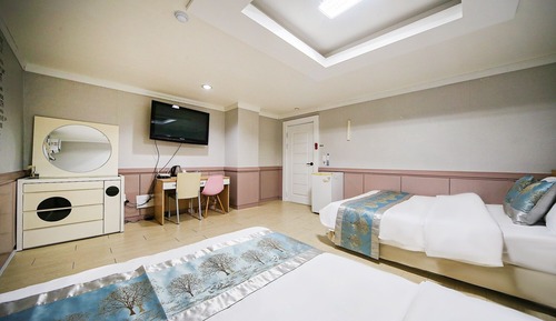 Room (Suite (TWIN double+double non-smoking)