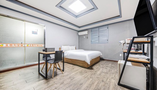 Room (Twin)