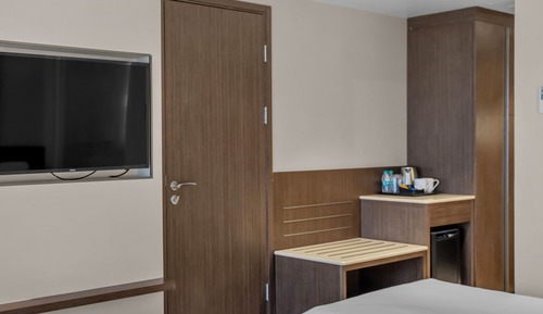 Habitación Deluxe, 1 cama de matrimonio, no fumadores, vistas a la piscina (Patio)