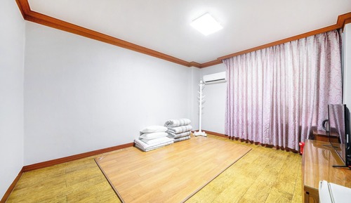 Room (Ondol Room)