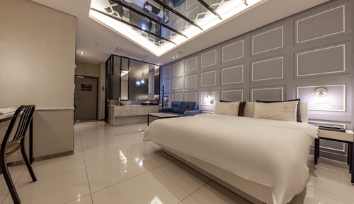 Room (Suite room (drive-in))