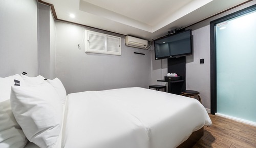 Room (Deluxe (2-person PC) (OTT (Netflix Ti)