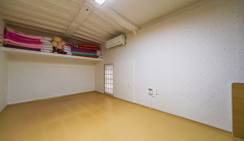 Room (Juk Room (Hwangto Ondol Room Pet Allo)