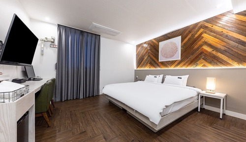 Room (Deluxe double (10 pyeongDouble Netfli)