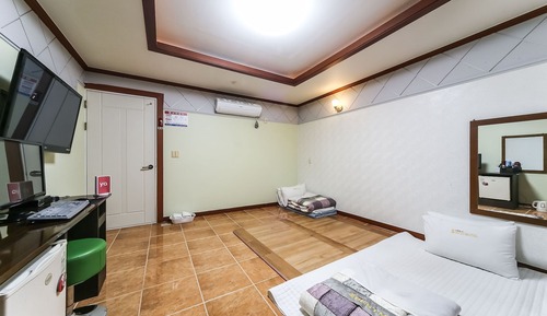 Room (Ondol (10000 won per person if the nu)