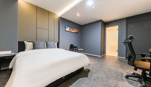 Room (Standard (Netflix automatic login dow)