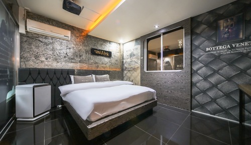 Room (VIP (Minibar Double Jetted Spa Tub Tw)