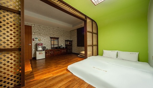Room (Ondol - Check-in 13:00 / Check-out 12)