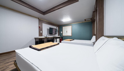 Room (Twin (King + King))