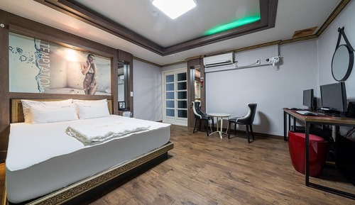 Room (Standard Room (Netflix))