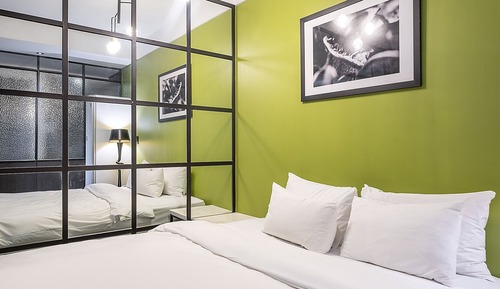 Room (Premium (styler/Netflix/air purifier )