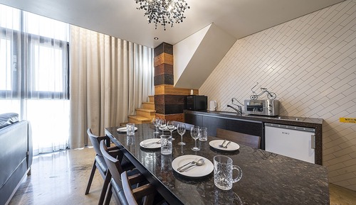 Room (Garden Room A (styler/Netflix/air pur)