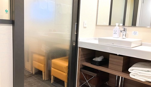 Habitación básica con 2 camas individuales, varias camas, no fumadores (Shower Only, No Bathtub)