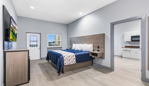 King Kitchenette Suite with Private Balcony