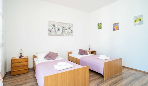 Apartamento (Three Bedroom Apartment with Balcony )