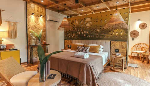 Habitación exclusiva doble, 1 cama de matrimonio grande, piscina privada, vistas al jardín