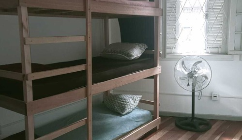 Dormitorio compartido económico