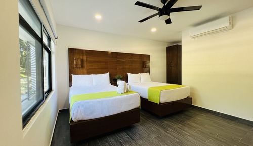 Habitación básica doble, 2 camas de matrimonio