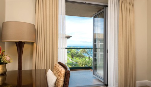 Apartamento, 3 habitaciones, balcón, vistas al mar (HKH-504)