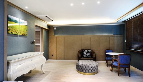 Suite familiar (Breakfast not provided on Monday)