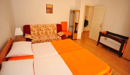 Apartamento (Two Bedroom Apartment with Terrace)