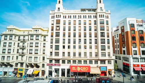 Estudio con Vista a Gran Via (2 personas)