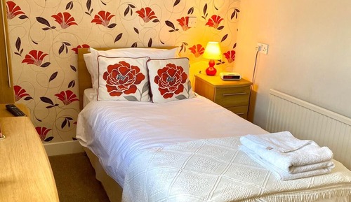 Habitación individual, baño privado (Room 7)