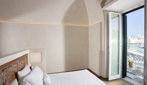 Habitación cuádruple de lujo, balcón, vistas al puerto (Grotta Azzurra)