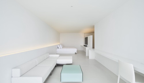 Habitación superior con 2 camas individuales, varias camas, piscina privada, vistas al mar