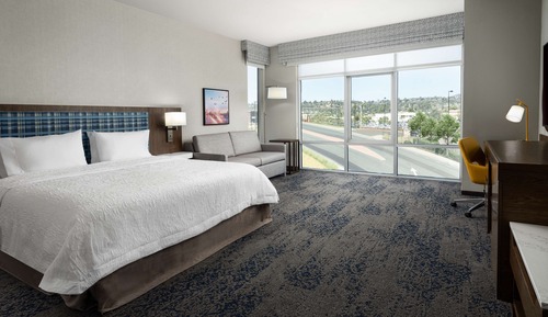 Estudio, 1 cama de matrimonio grande, frigorífico y microondas (Wet bar)