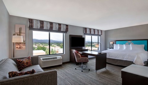 Estudio, 1 cama de matrimonio grande, frigorífico y microondas (Wet bar)