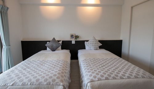 Habitación con 2 camas individuales