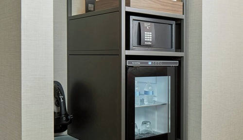 Habitación, 1 cama de matrimonio grande con sofá cama (Mobility/Hearing Access, Roll-In Shwr)