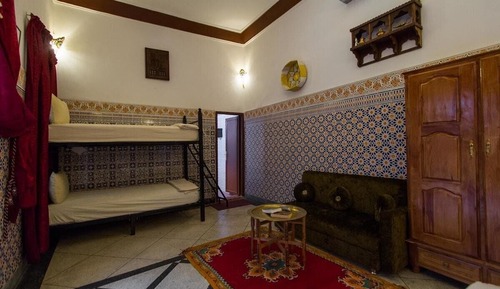 Suite, baño privado, vistas a la ciudad (Assia)